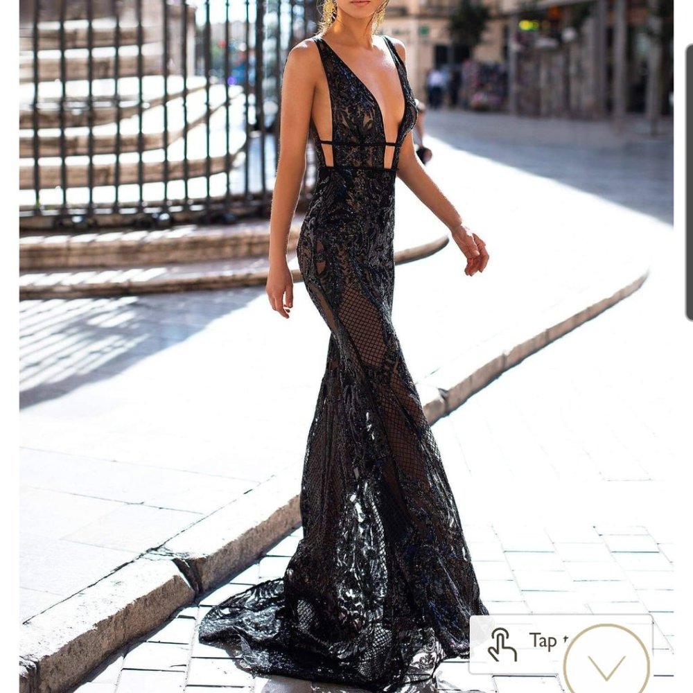 Elyse - Black dress from Alamour the label